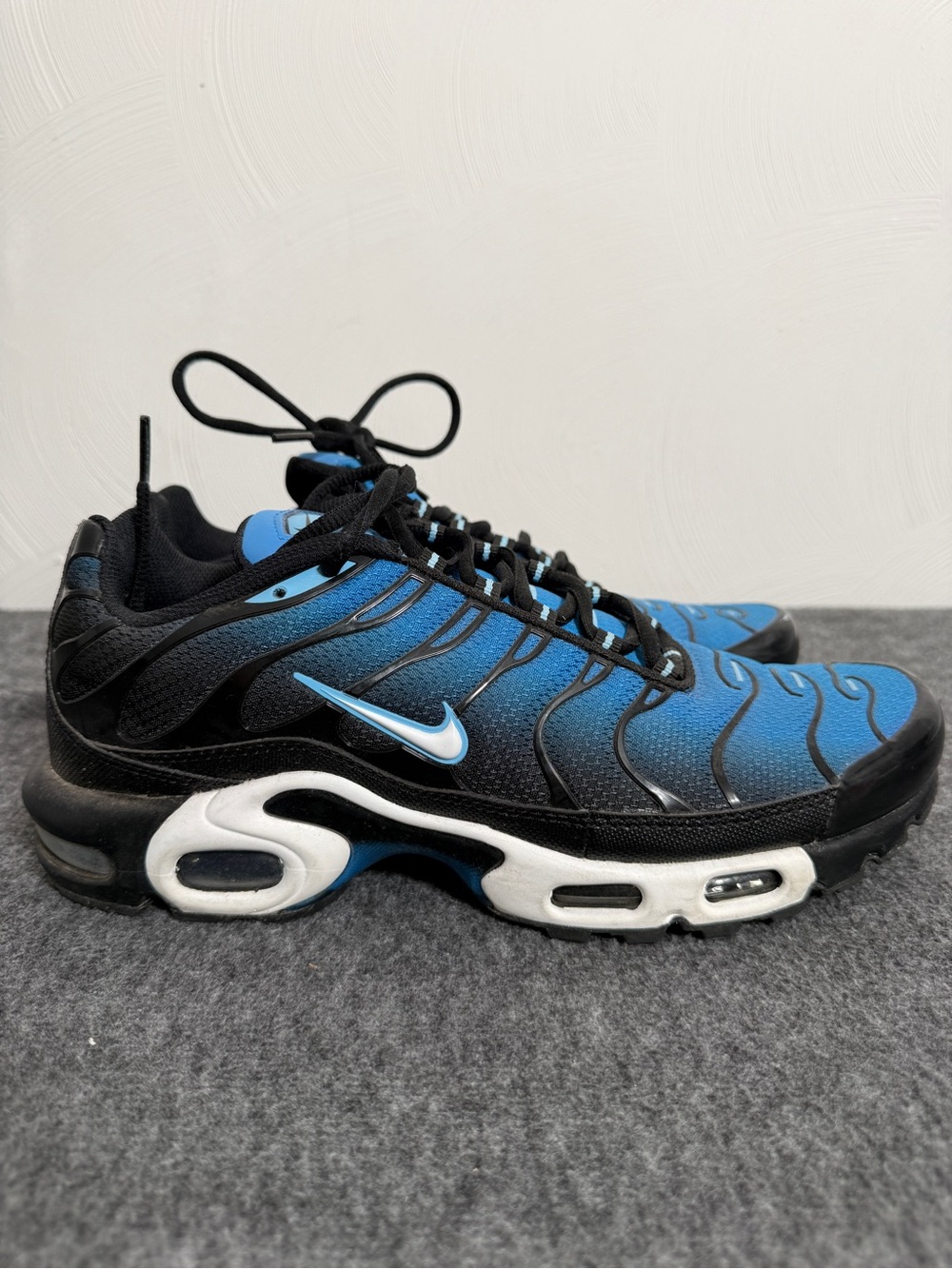 Nike Air Max Plus Photo Blue White Black DM0032-402 Men's Size 9.5